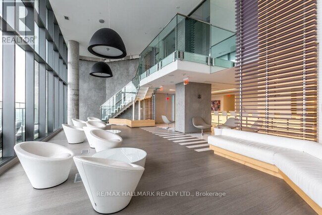 Photo du bâtiment - 45 Charles St E