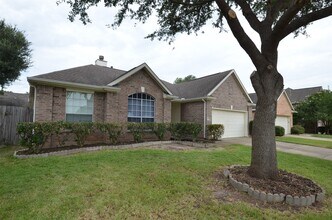 Building Photo - 19714 Fernhaven Dr