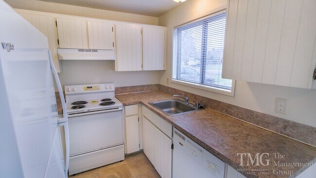 Building Photo - Freela