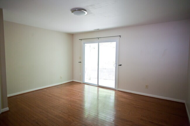 Building Photo - Prime Chapel Hill Living | 2BR Townhouse on MLK Blvd