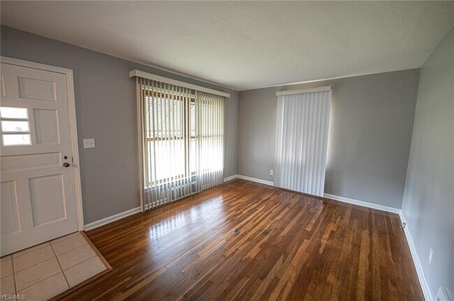 Building Photo - 561 Fairway Blvd