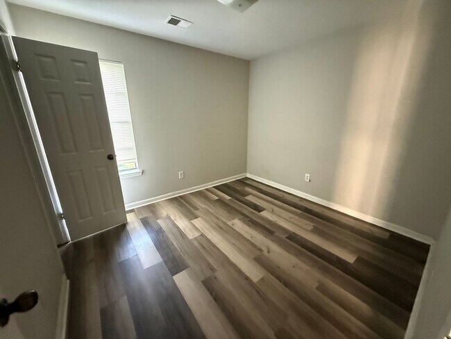 Foto del edificio - 3758 Clarke Rd