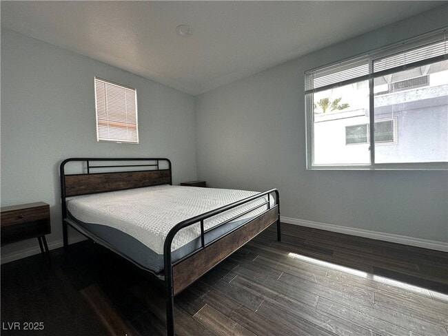 Building Photo - 625 N 11th St