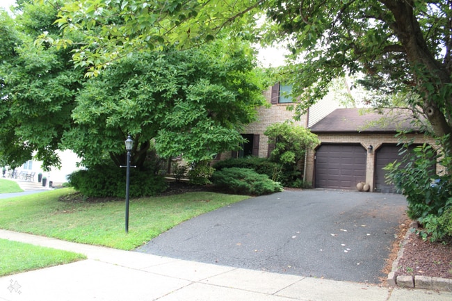 Building Photo - 14 Lawson Dr