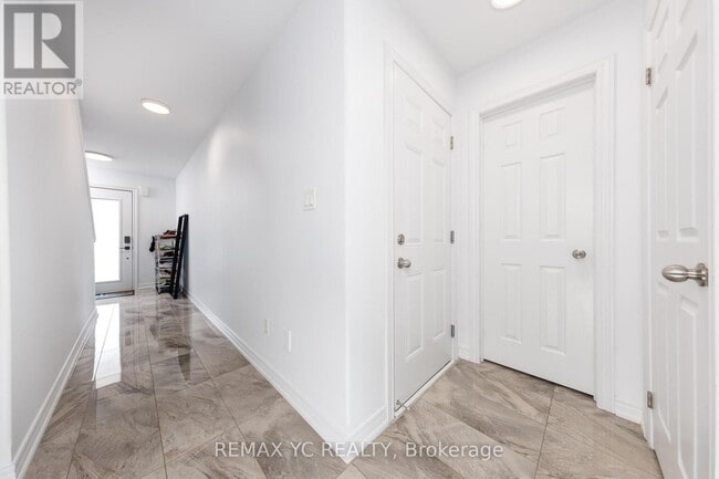 Photo du bâtiment - 1 Leggott Ave