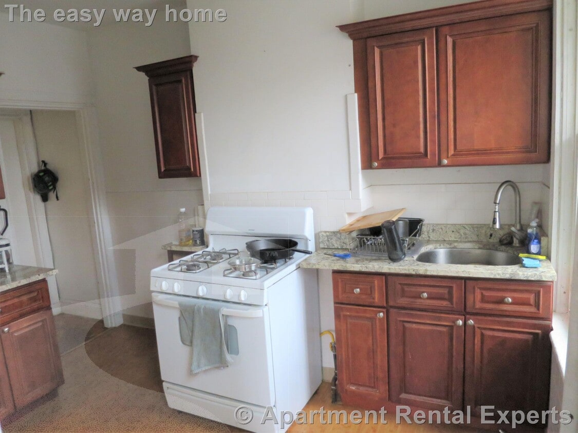 Photo - 17a Putnam Ave