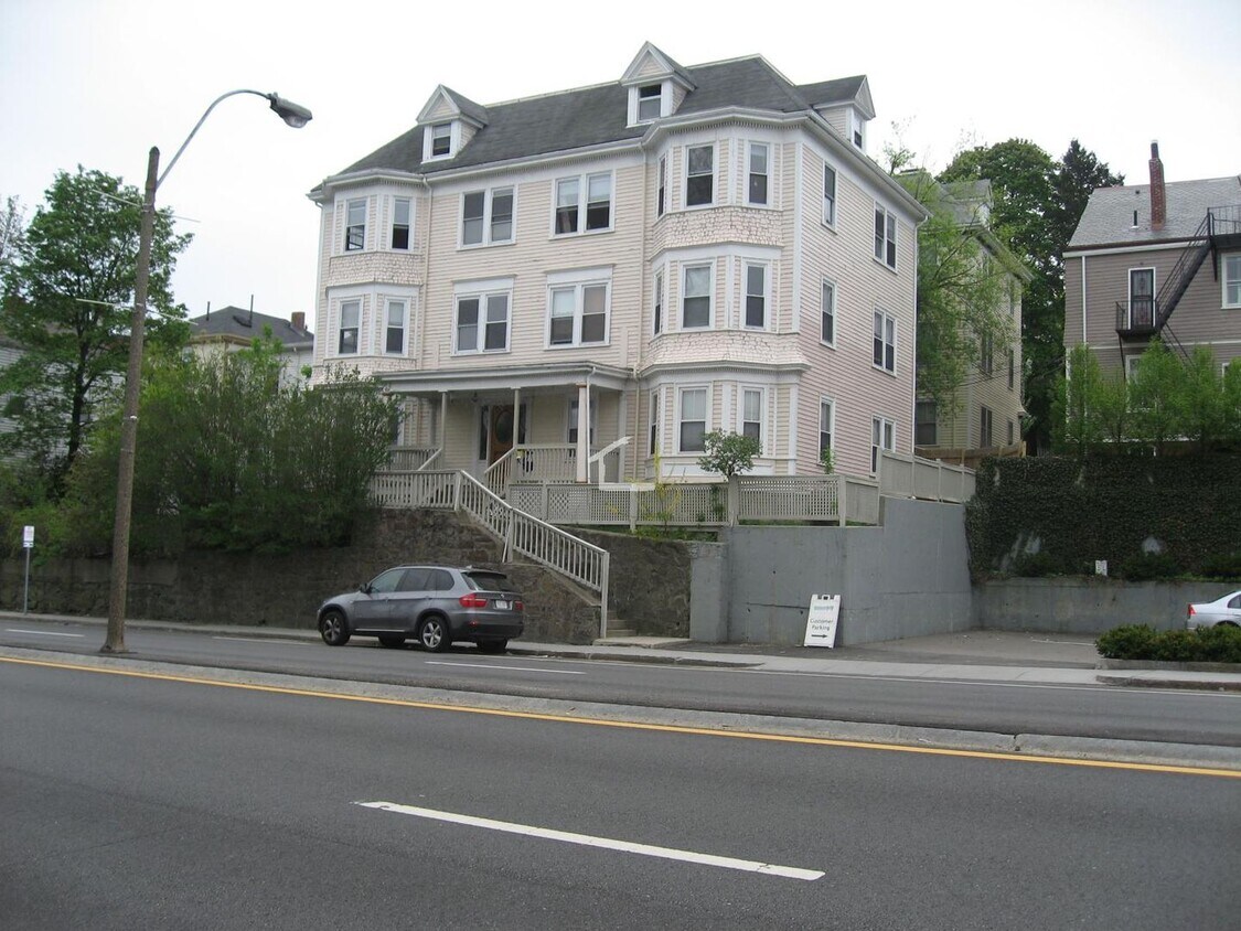 Building Photo - 68 Boylston St