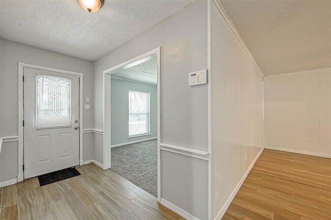 Building Photo - 8118 Twin Hills Dr