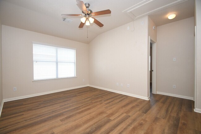 Foto del edificio - 13111 Rippling Creek Ln