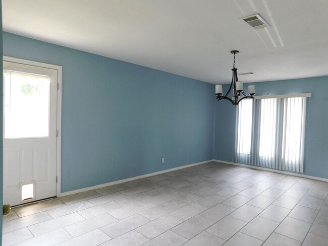 Building Photo - Cute 3 Bedroom 2 Bath House for Rent  Move In Special!