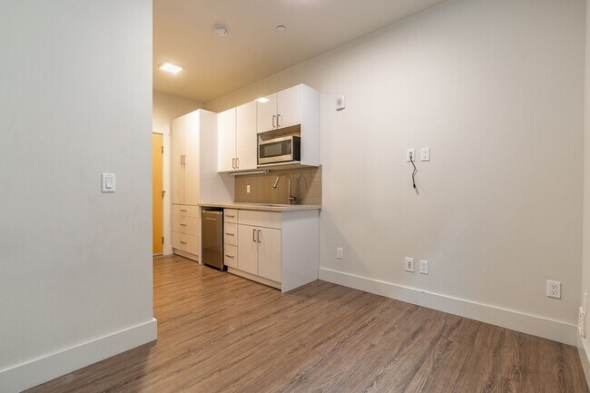Interior Photo - 1722 Summit - ANEW