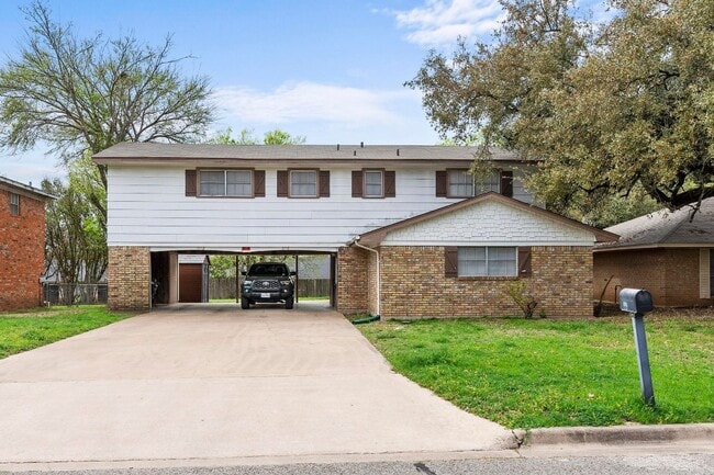 Building Photo - 3715 Ivanhoe Dr