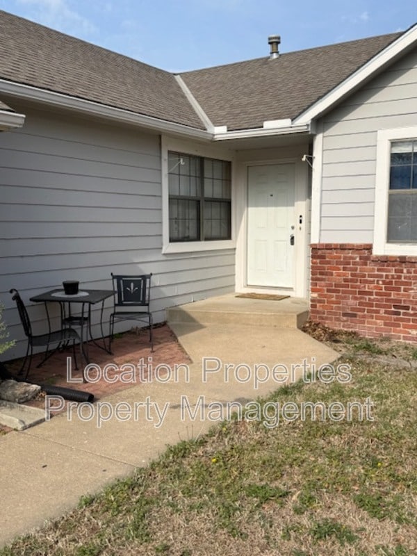 Building Photo - 934 Alma Dr