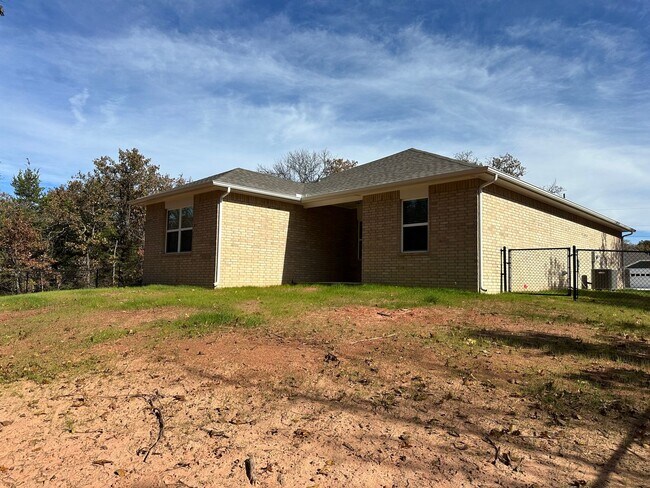 Foto del edificio - New Construction 3 Bedroom, 2 Bathroom on a 1.45 Acre Lot in Ridge Creek Addition!