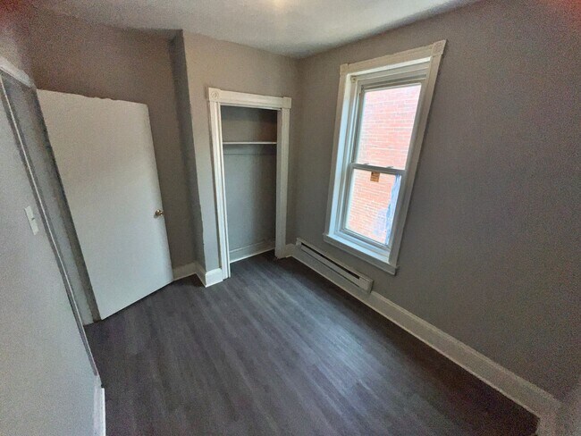 Building Photo - Huge 4 w Classic West Philly Charm | Marke...