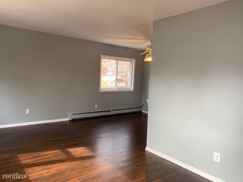 Building Photo - 3 br, 1 bath House - 129 Shinnecock Ave