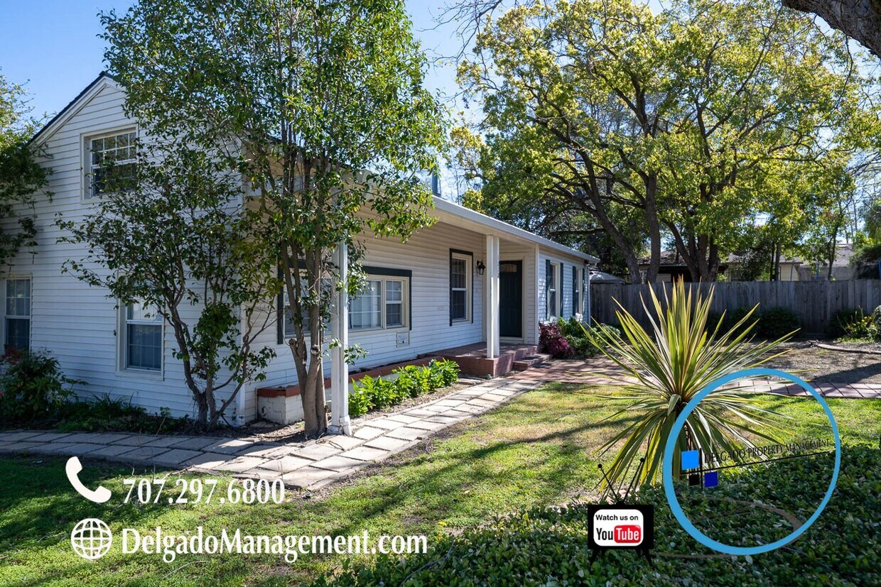 Foto principal - Gorgeous vintage style home located on cor...