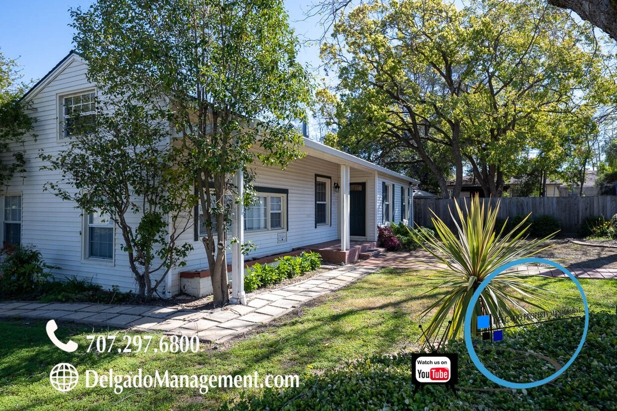 Primary Photo - Gorgeous vintage style home located on cor...