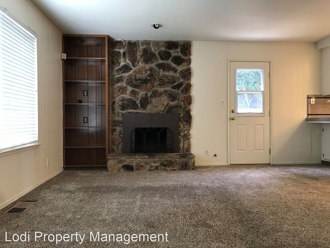Foto del edificio - 4 br, 2.5 bath House - 749 ATHERTON DRIVE