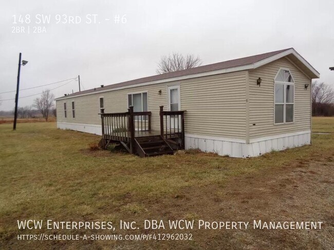 Building Photo - Nice, large, mobile home on outskirts of T...