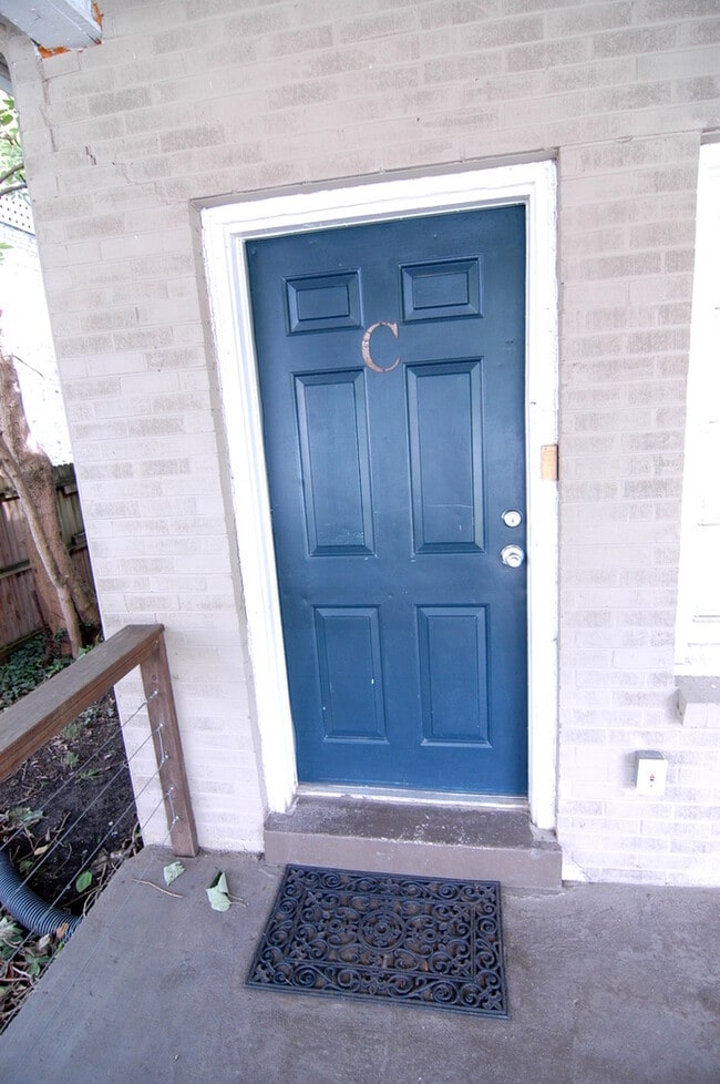 Foto del edificio - East Nashville 2 Bedroom Apartment!