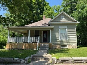 Building Photo - 711 E Cottage Grove Ave