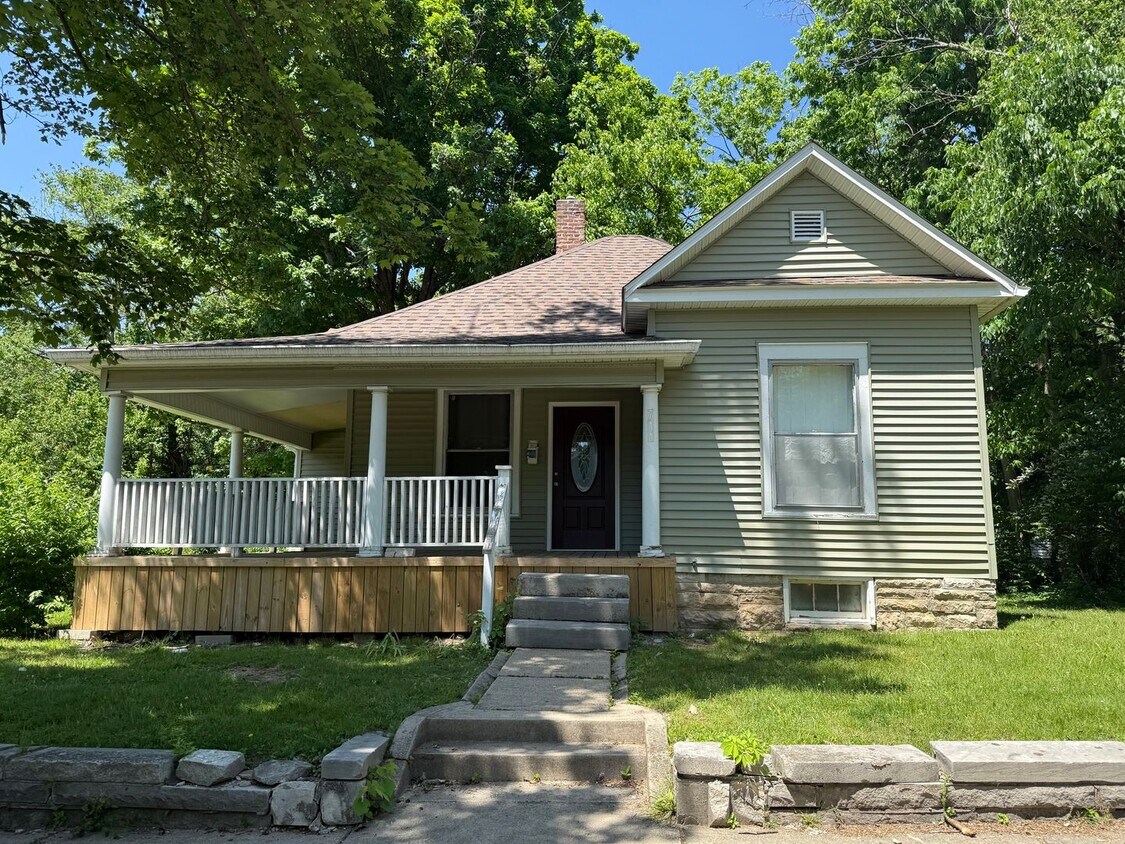 Primary Photo - 3 bedroom, 2 bath House - Available August...