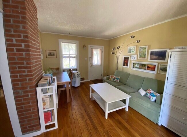 Building Photo - 406 S 7th St