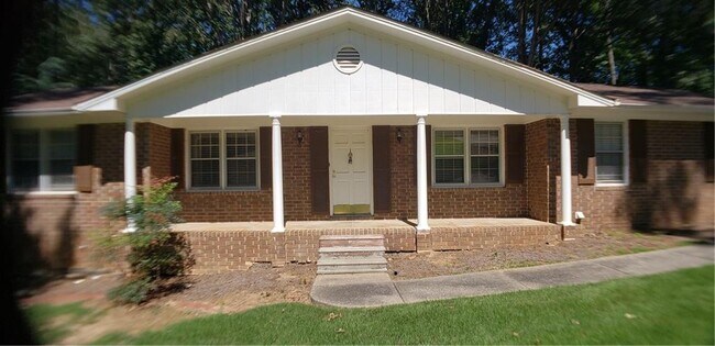 Building Photo - 516 NW Woodland Dr