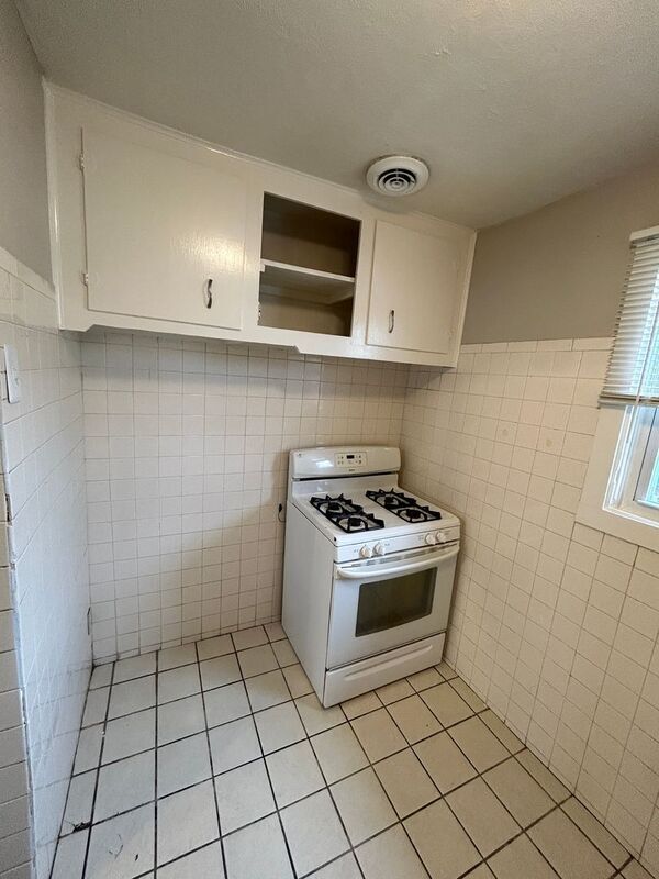 Building Photo - 221 La Motte Ln