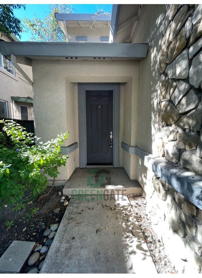 Building Photo - 4 Bedroom TRACY HOME! AVAILABLE NOW!!