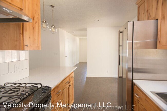 Building Photo - 3 br, 2 bath House - 130 SE 15th St.