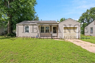 Building Photo - 4421 S Oak Ave