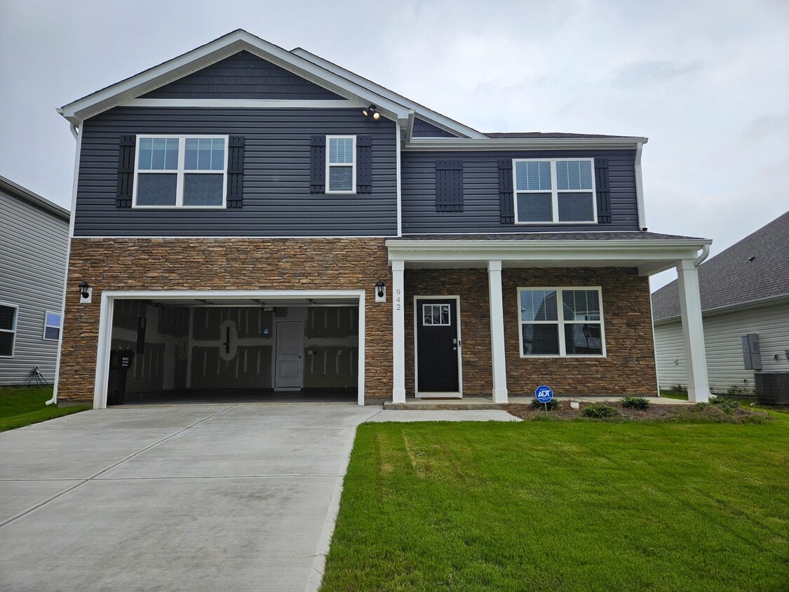Primary Photo - 942 Pineland Dr