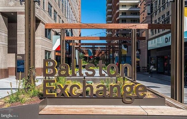Foto del edificio - 1001 N Randolph St