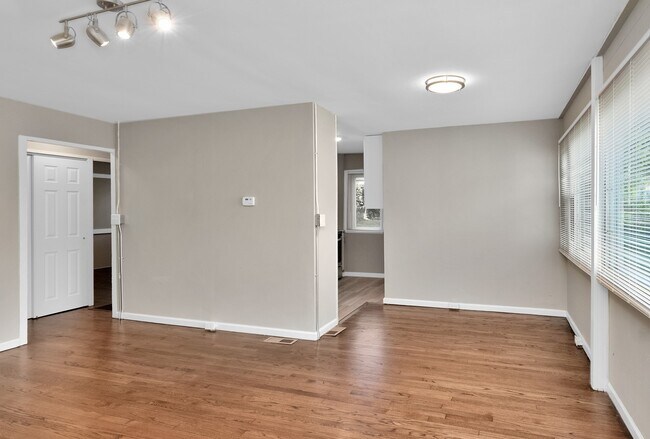 Foto del edificio - U. City - Beautiful Rehabbed home for rent