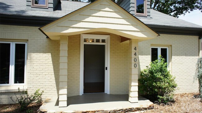 Building Photo - 4400 Woods End Ln