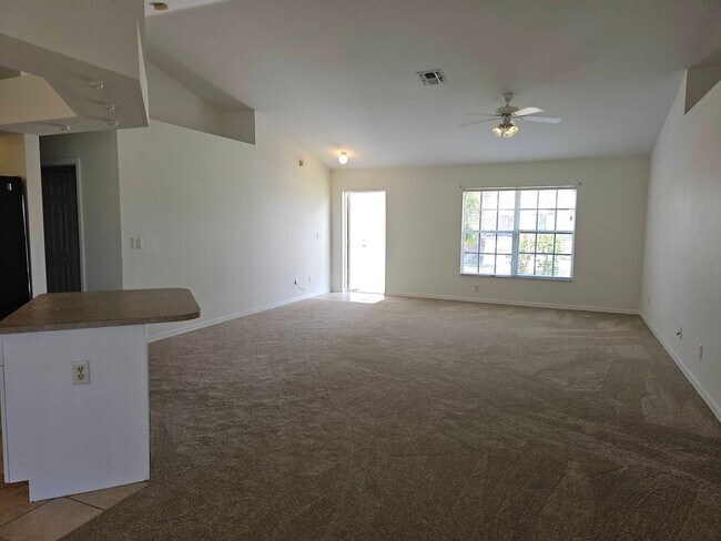 Foto del edificio - True 4 bedroom 2 bath 2 car garage home in NW Cape Coral!!
