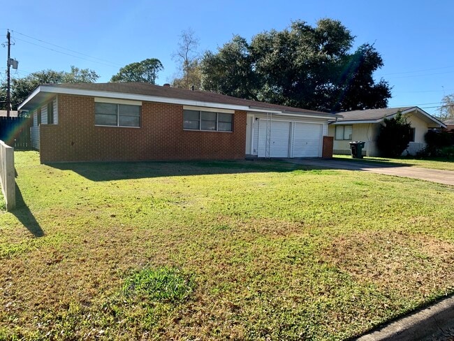 Building Photo - 3901 Drexel Ave