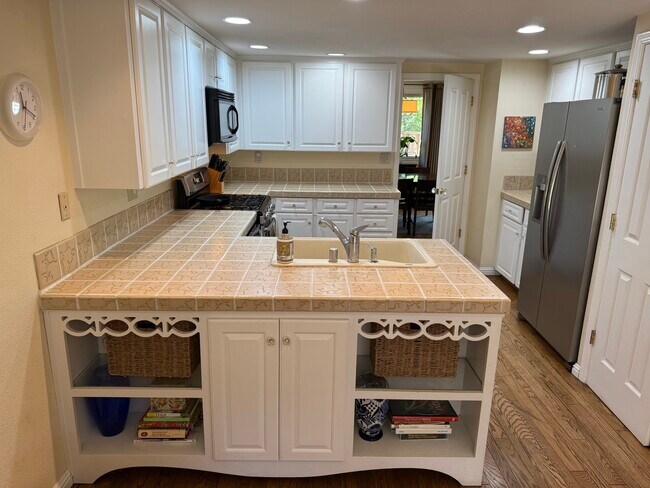 Building Photo - 304 Sycamore Hill Ct