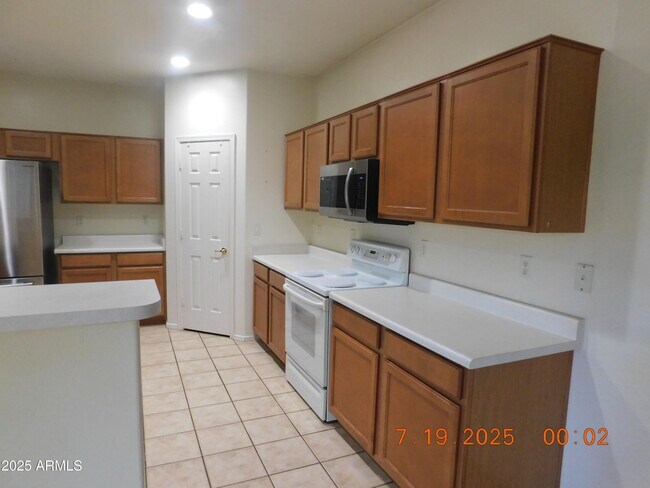 Foto del edificio - 12810 W Charter Oak Rd