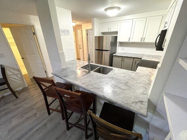 Foto del edificio - Kihei Shores - Furnished 2 Bed/2Bath Condo - Pool and Hot Tub - 2 Parking Spaces