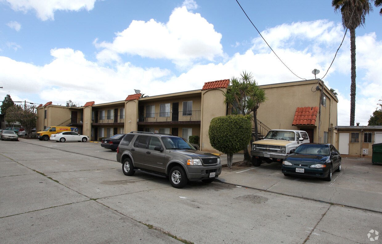 Primary Photo - 4405 Menlo Ave