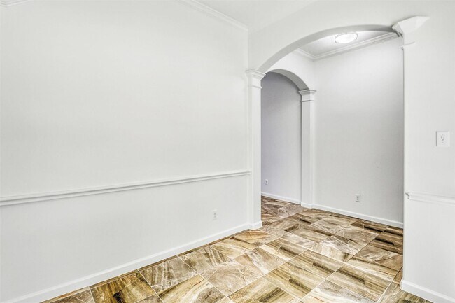 Foto del edificio - 6015 Wildbriar Ln