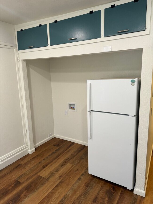 Building Photo - Back unit of Great Duplex in NOHO