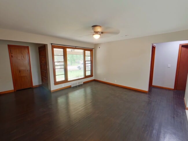 Building Photo - 1739 Lexington Rd