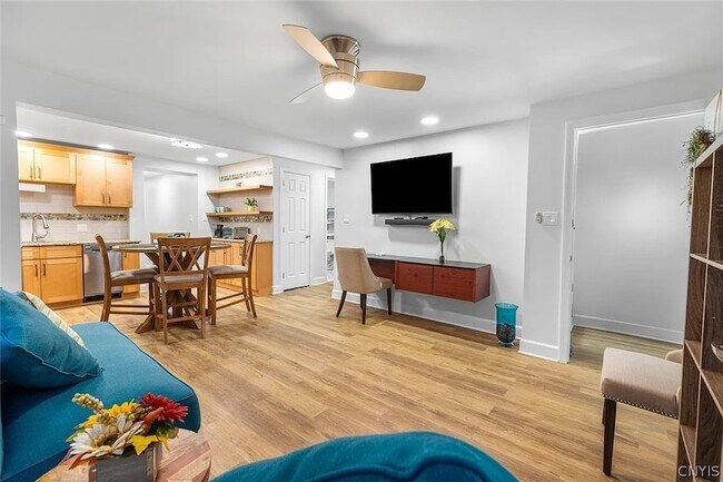Foto del edificio - 7849 Kellogg St