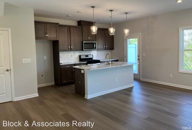 Building Photo - 3 br, 2.5 bath House - 3305 Oak Pass Drive