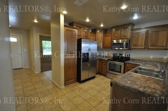 Building Photo - Gayland 121 A &amp; B
