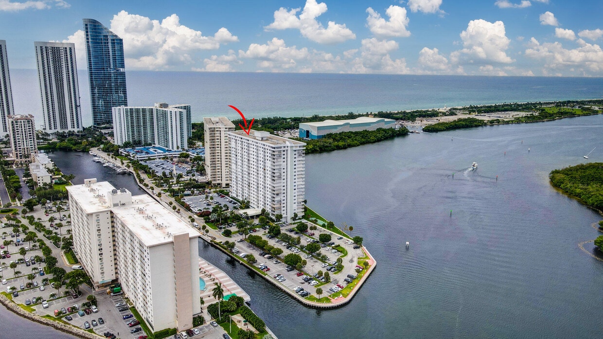 Primary Photo - 500 Bayview Dr